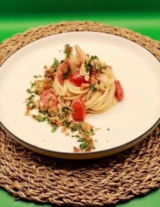 Ricetta Linguine , datterini rossi alle alici , tonno e pancotto al prezzemolo di lucia.pavanastolfo