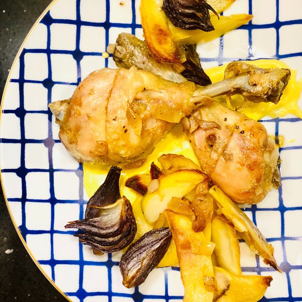 Cosce di pollo con fonduta di taleggio allo zafferano