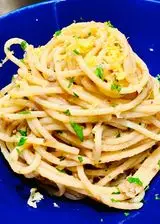 Ricetta Spaghetti pesto di alici aglio peperoncino e zest di limone