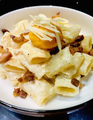 Ricetta Mezzi paccheri crema di pecorino, pancetta e uovo croccante di lucia.pavanastolfo