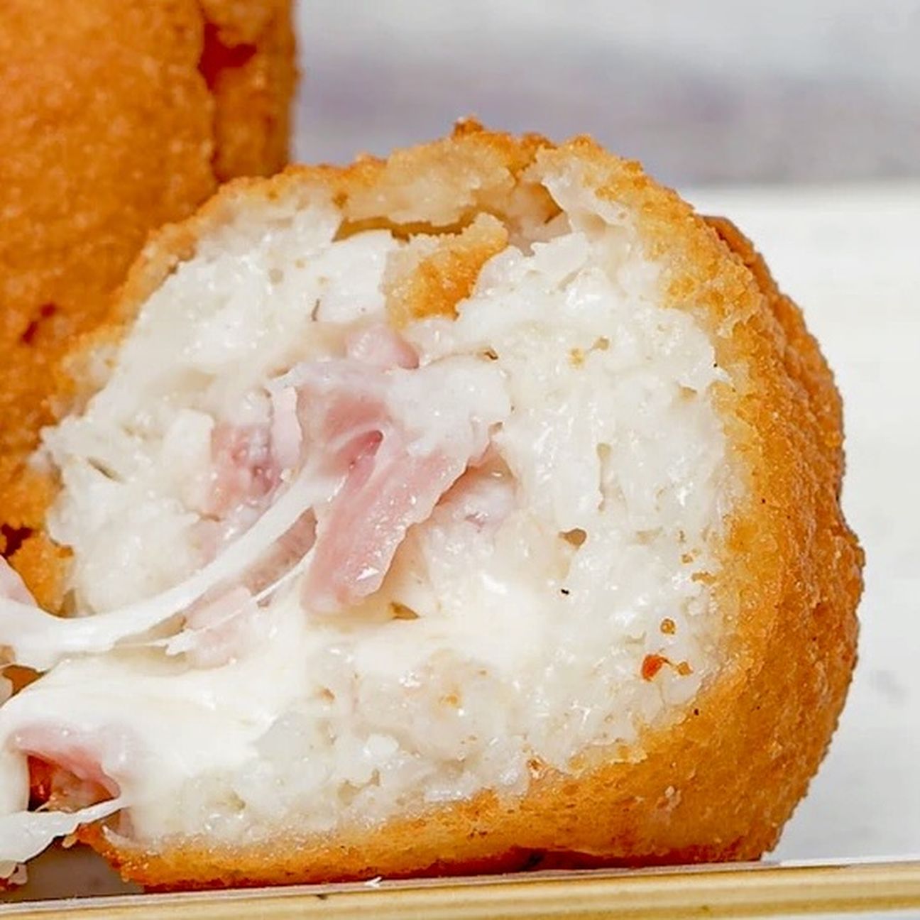 Arancini riso al burro e sorpresa filante