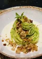 Ricetta Spaghetti pesto di zucchine, crema di scamorza e pancotto al profumo di alici 