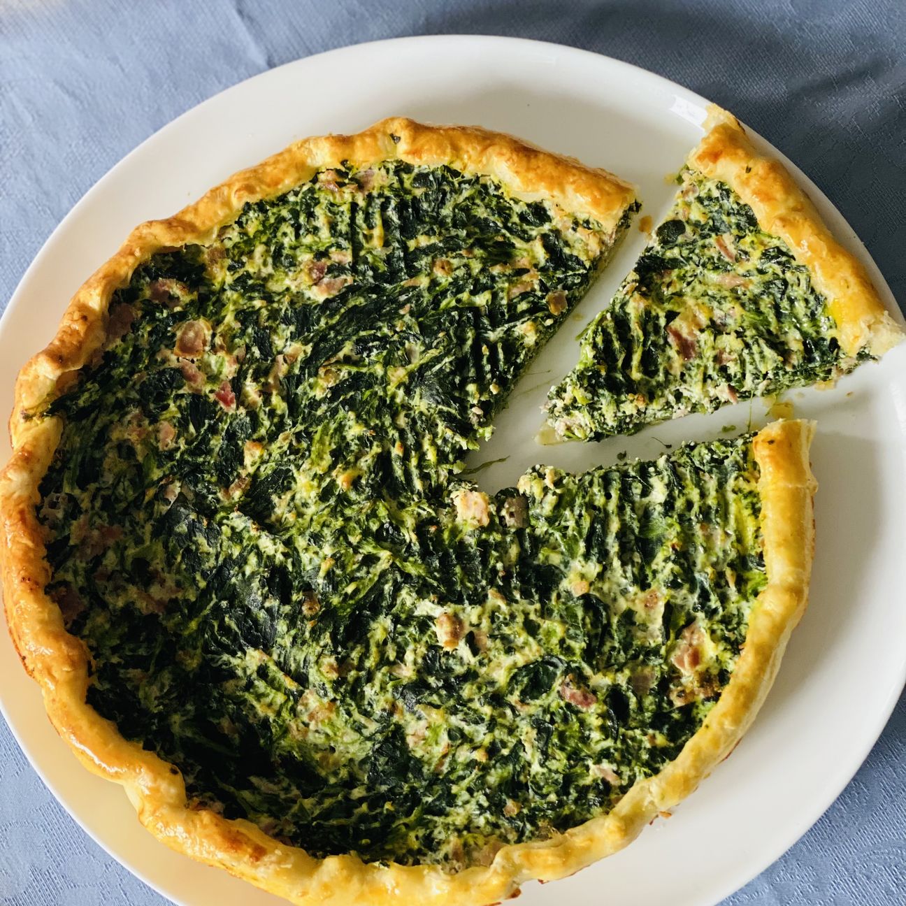 Torta di sfoglia, spinaci ricotta , salsiccia e cotto