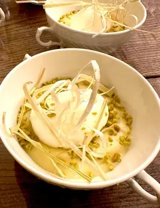 Ricetta Crema di patate e porri , uovo barzotto , pistacchio di Bronte e Foglie di porro dfritte di lucia.pavanastolfo