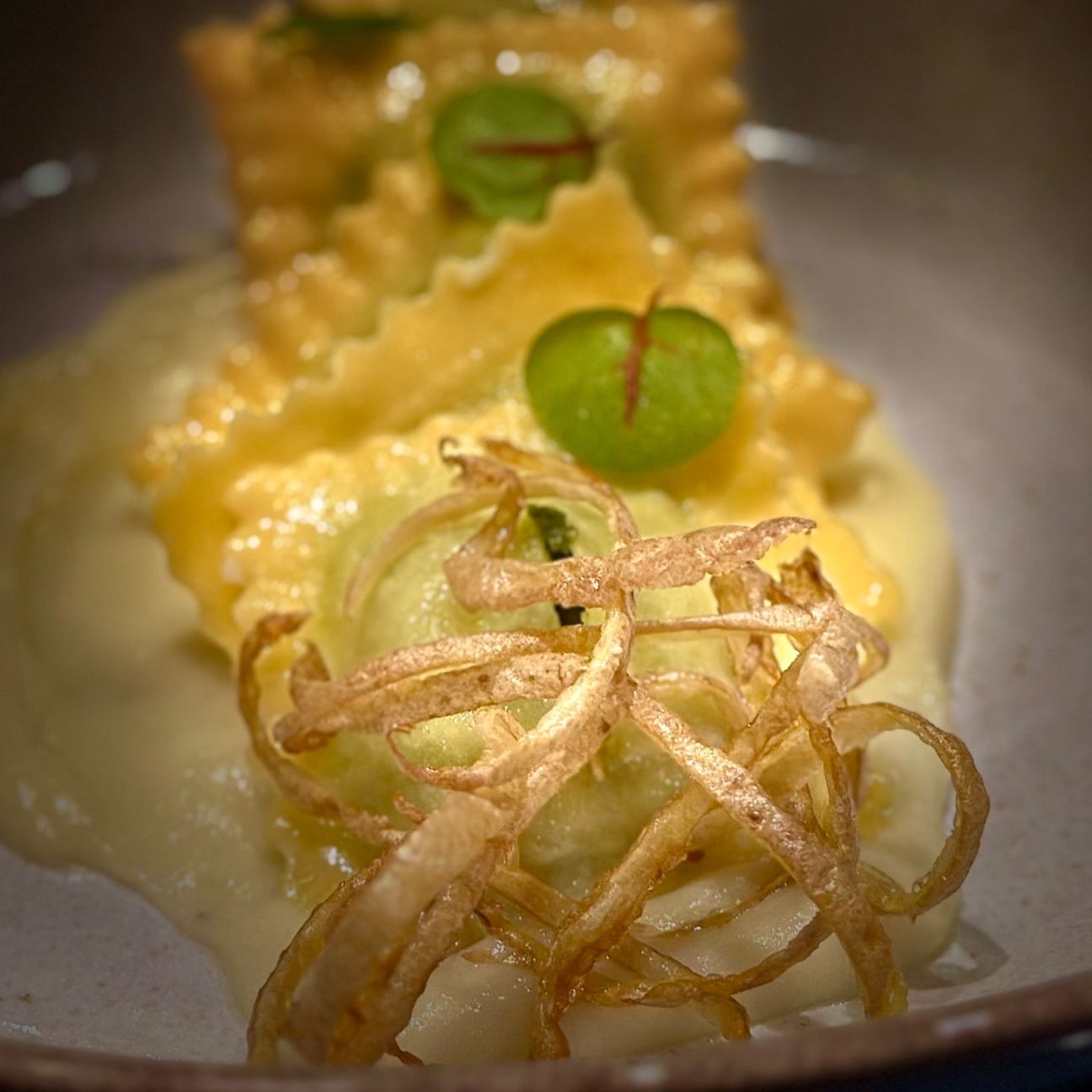 Ravioli salsiccia e friarielli Fini con spuma di patate