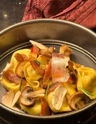 Ricetta Tortelloni ai funghi porcini con guanciale, castagne profumate al rosmarino e funghi porcini di lucia.pavanastolfo