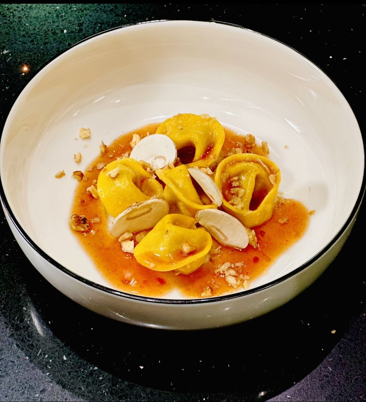 Tortelli champignon e gorgonzola , il loro carpaccio e fondo bruno