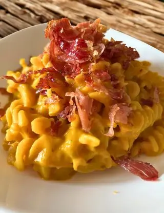 Ricetta Fusilli con crema di zucca e speck croccante di Foodandlove