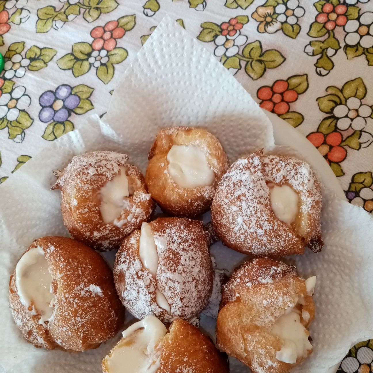 Frittelle ripiene con crema di ricotta