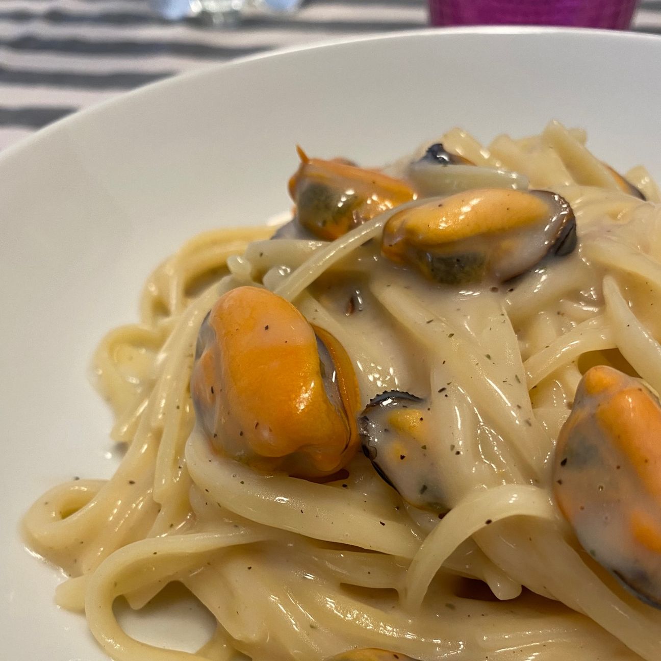 Linguine con cozze e pecorino romano