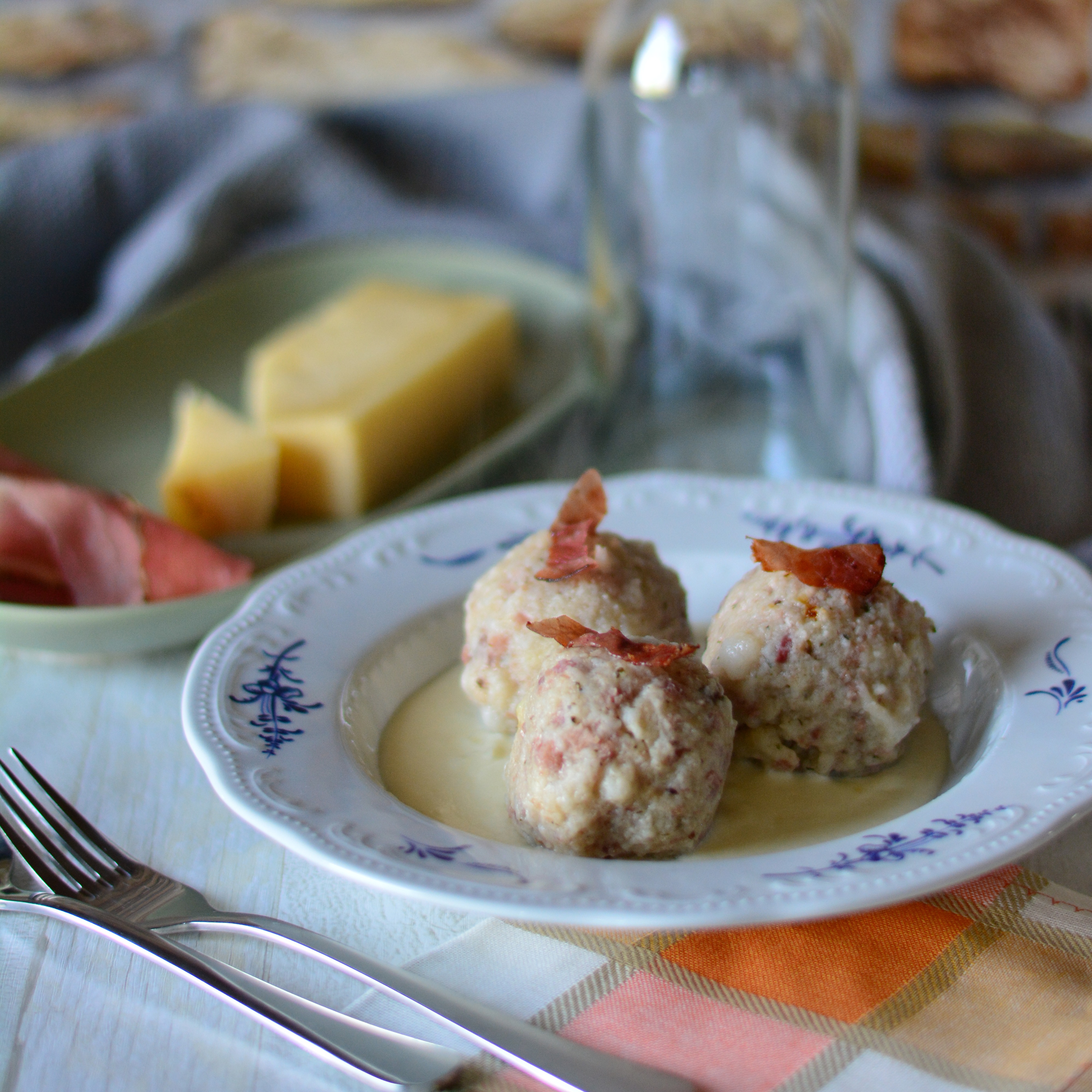 Ricetta Canederli con fonduta di formaggio - Donna Moderna