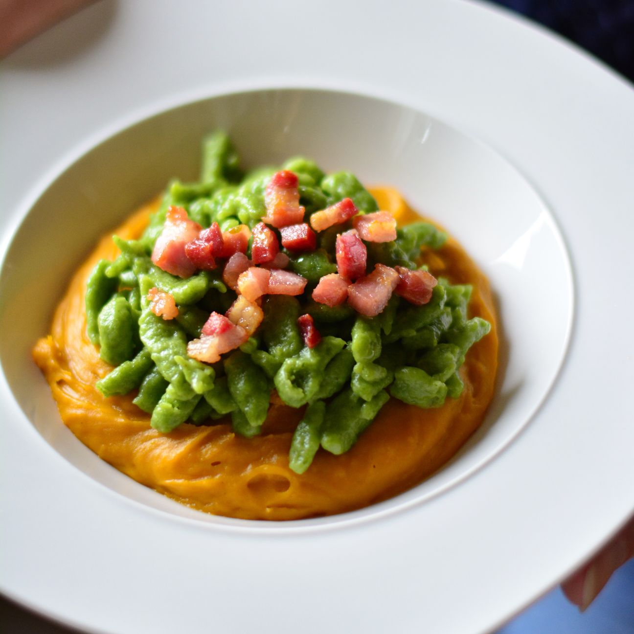 Spatzle su letto di zucca e pancetta