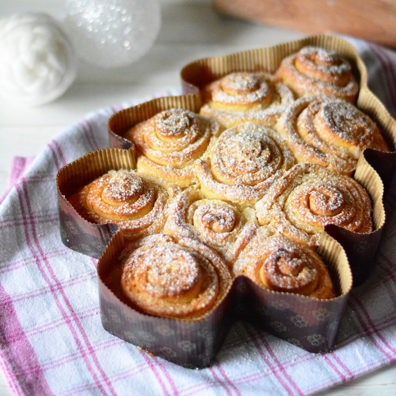 Torta di rose natalizia