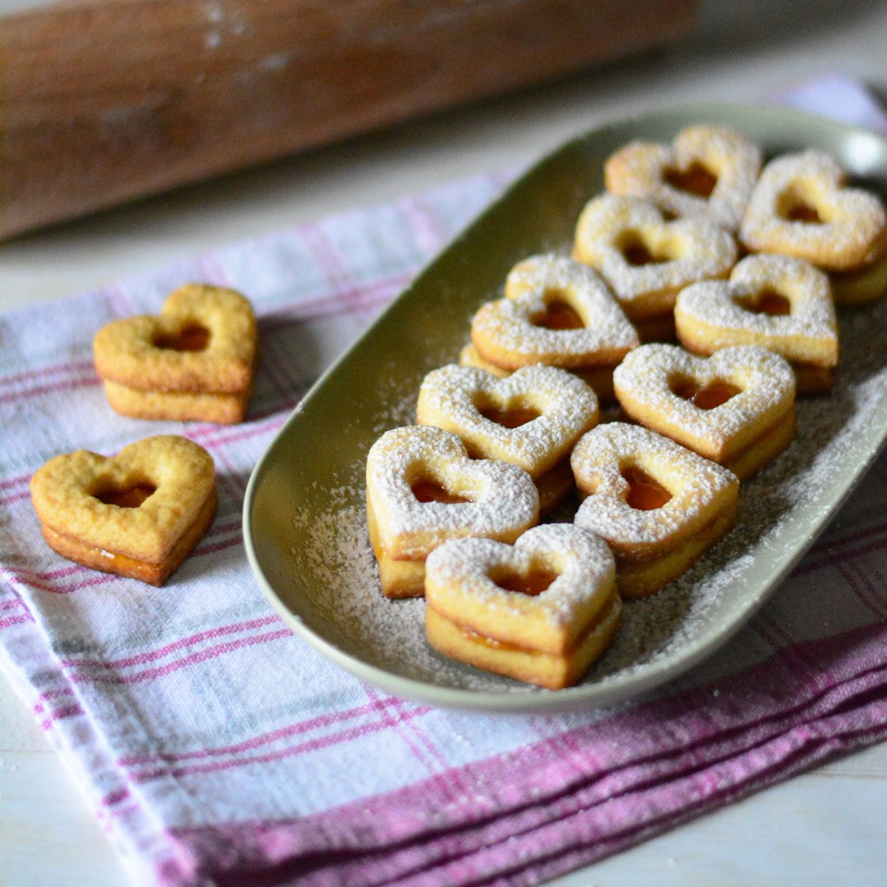 Biscottini di frolla e marmellata
