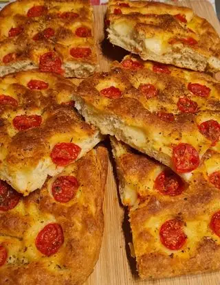 Ricetta Focaccia con pomodorini e origano di Briciole_di_mollica