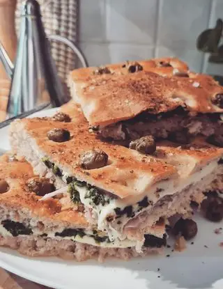 Ricetta Focaccia ripiena con spinaci prosciutto e formaggio di Briciole_di_mollica