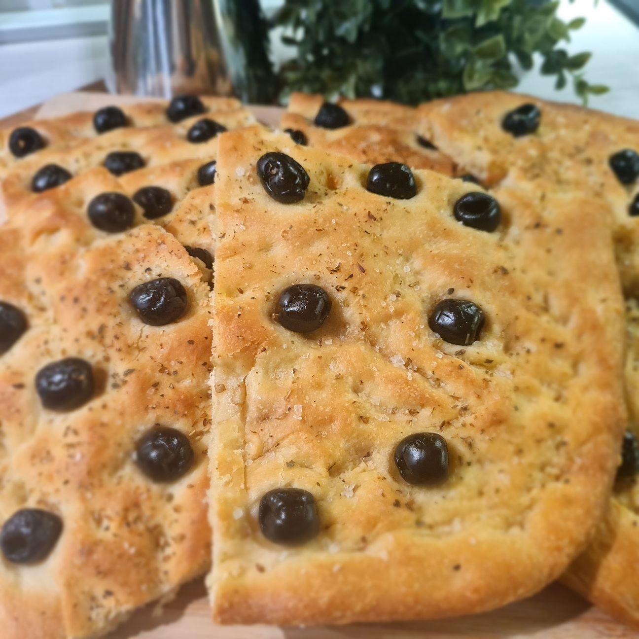 Focaccia bassa alle olive