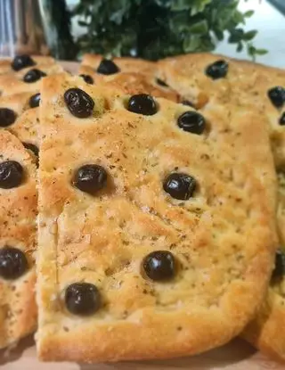 Ricetta Focaccia bassa alle olive di Briciole_di_mollica