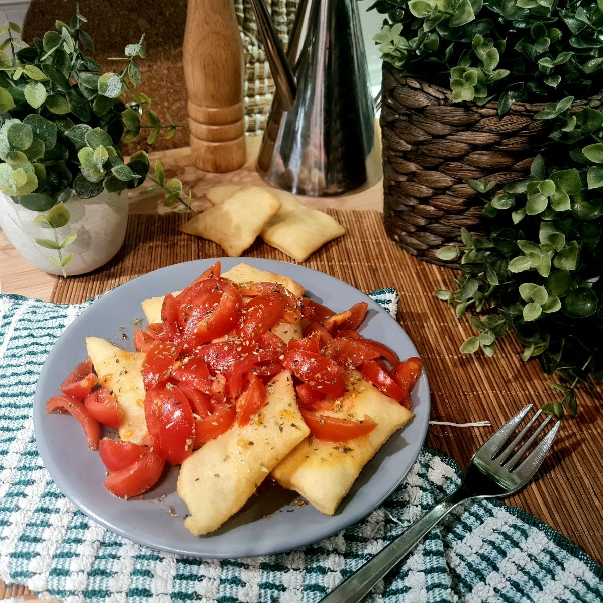 Bocconcini di pasta pane con pomodorini