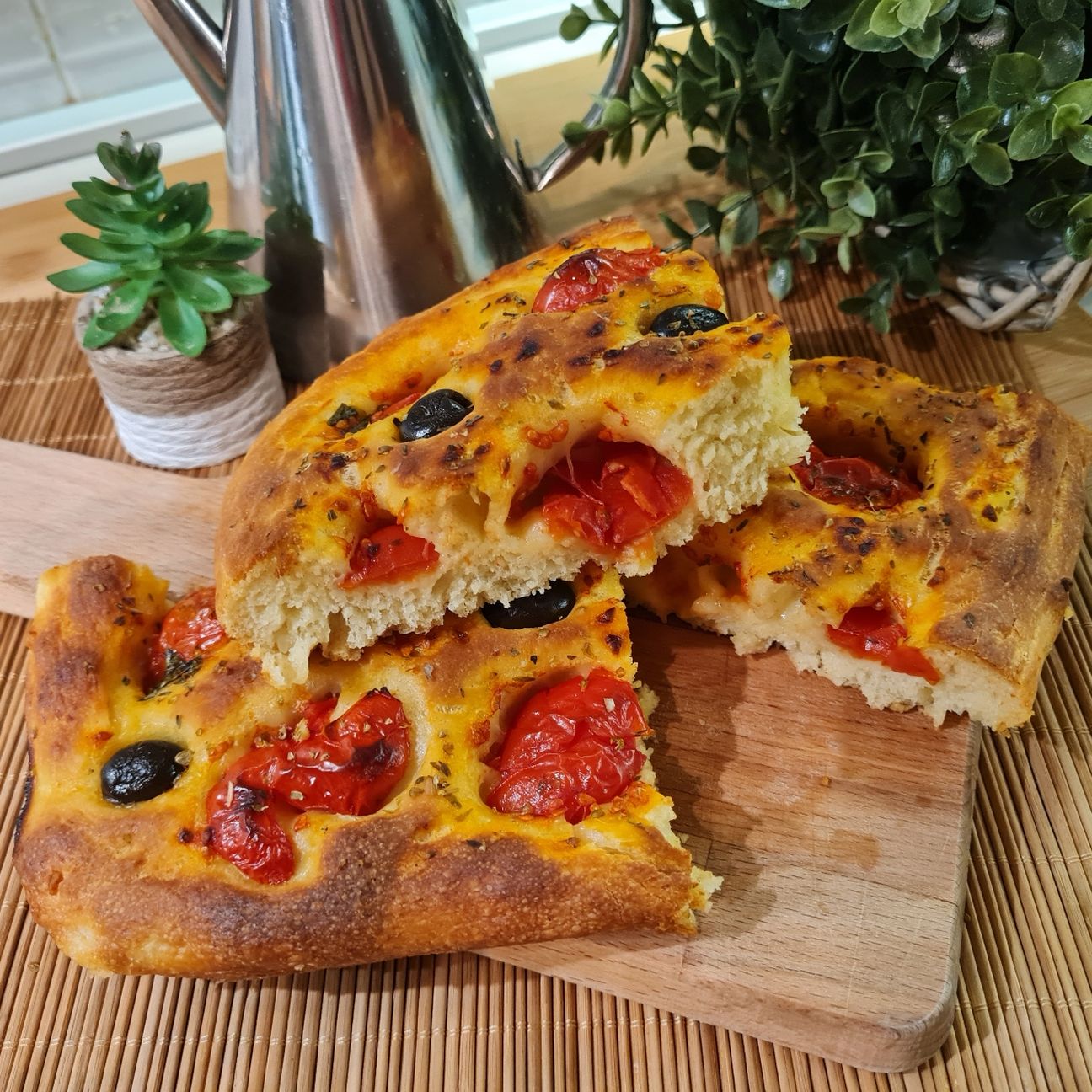 Focaccia con pomodorini impasto alle patate