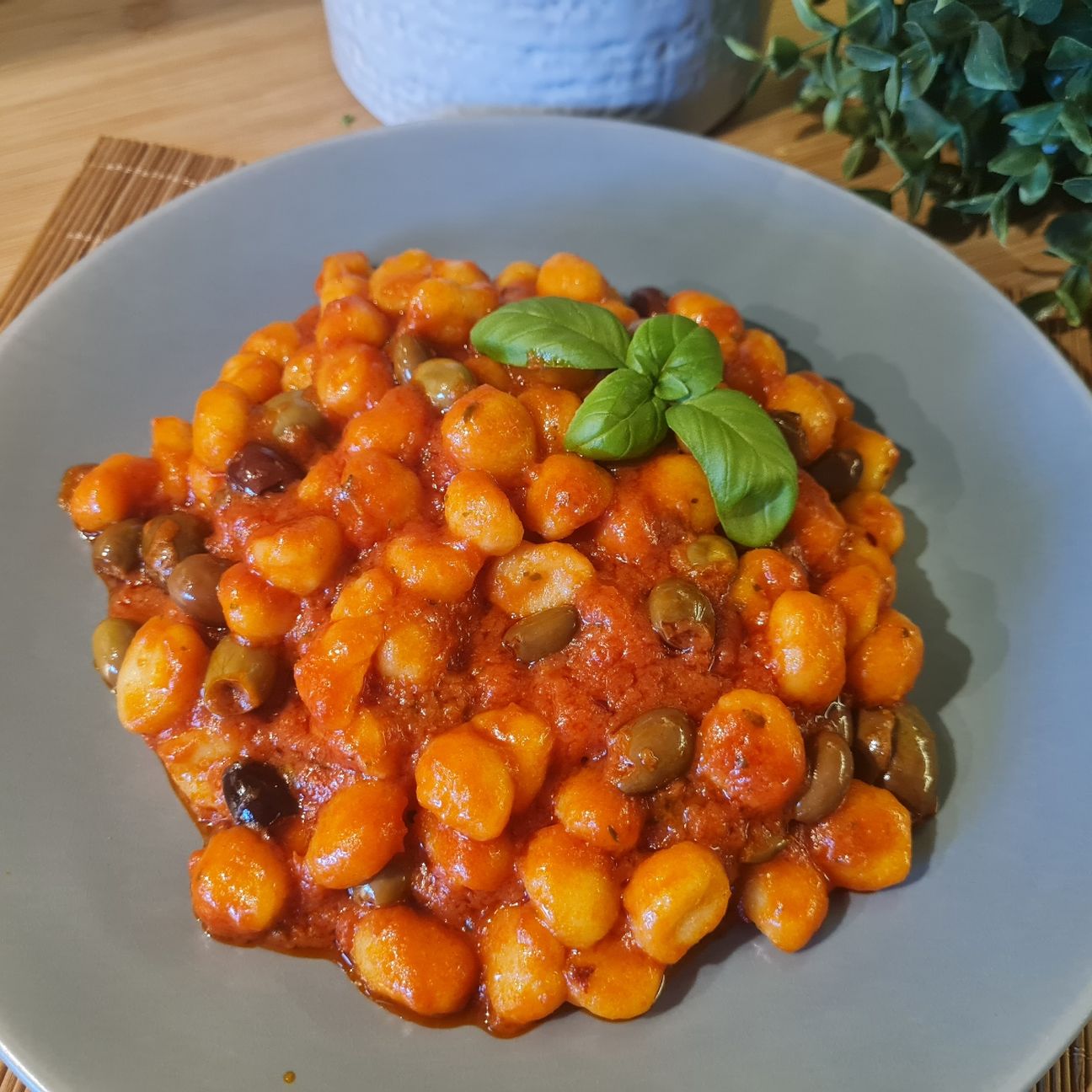 Gnocchetti con sugo di olive taggiasche