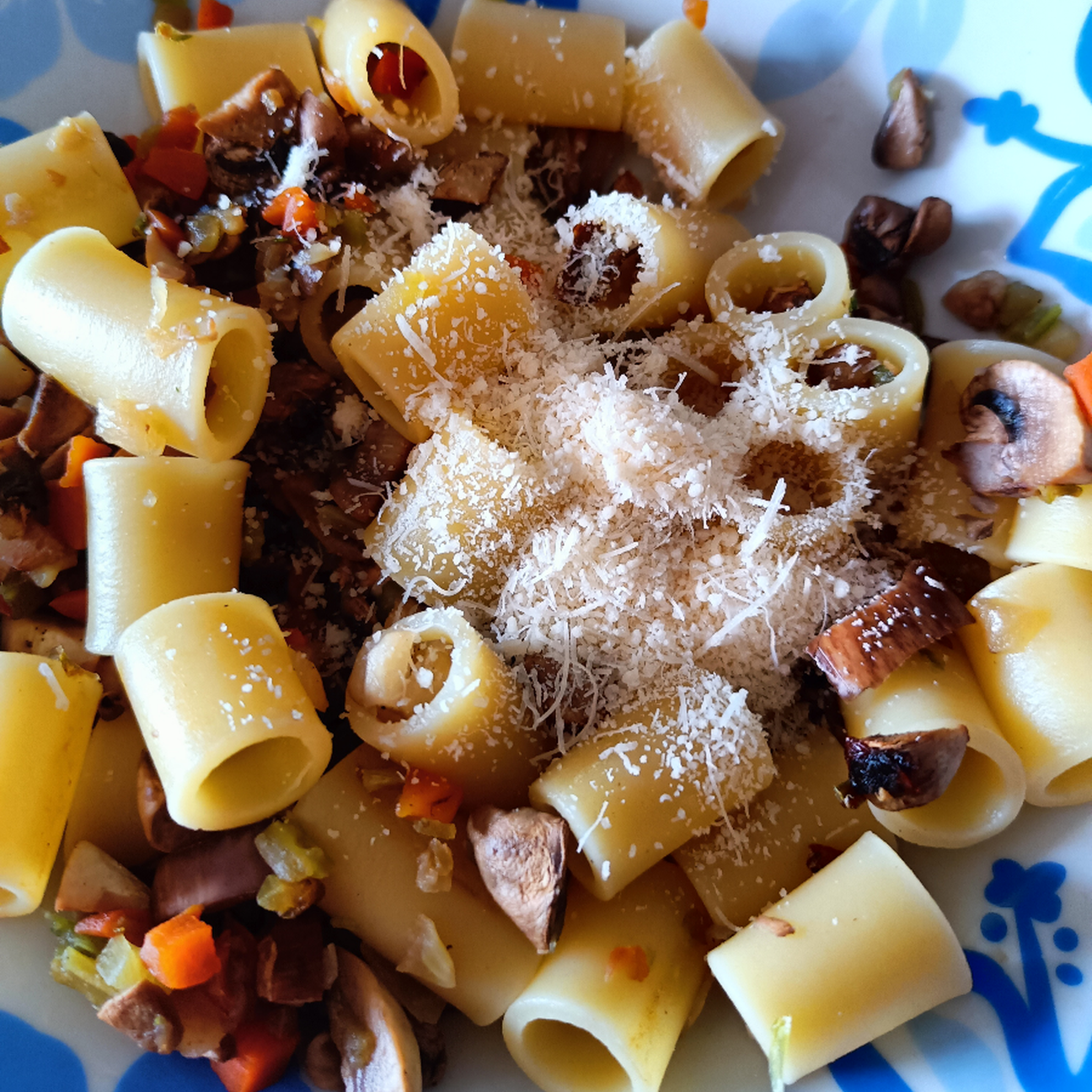 Tubetto con funghi