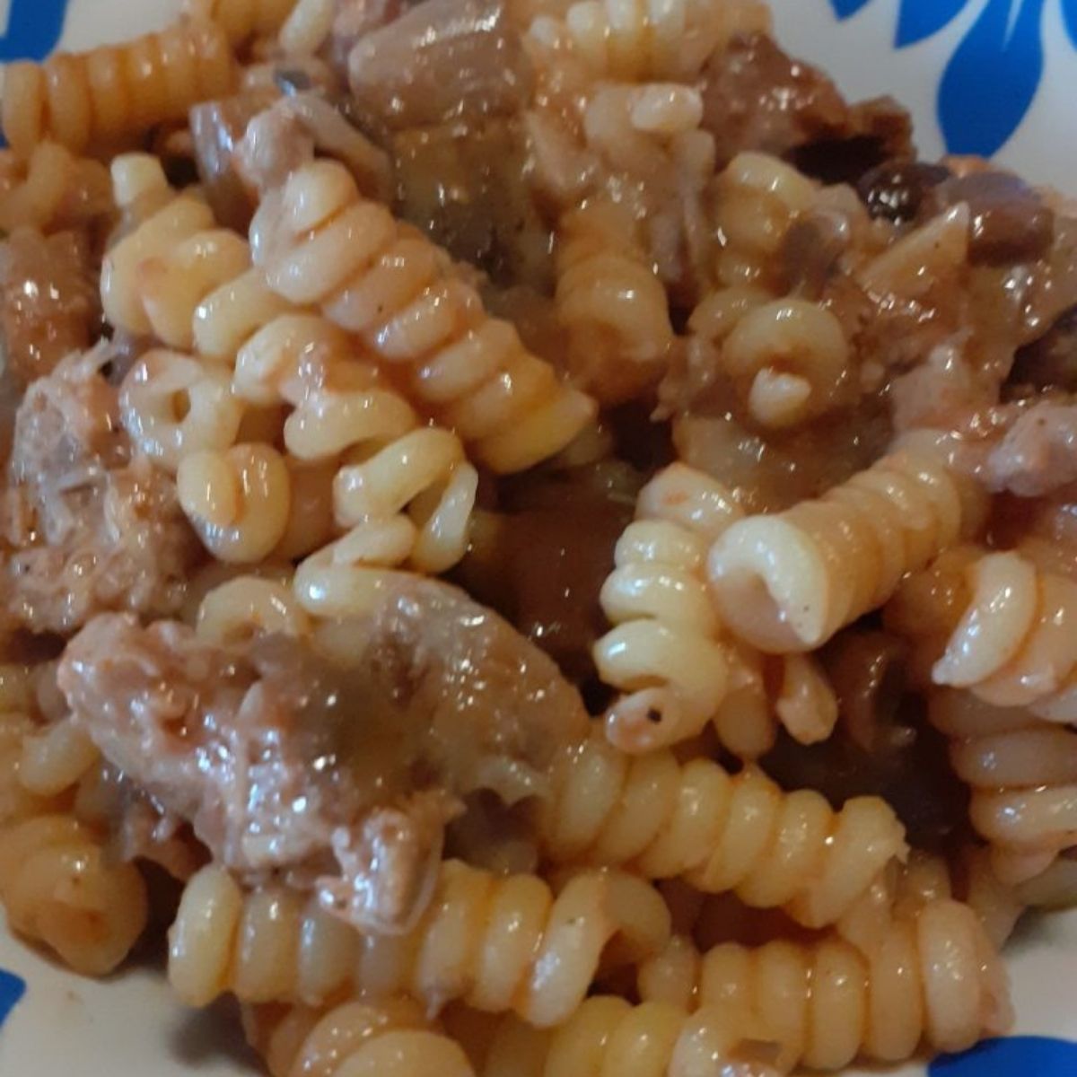 Fusilli bucati con salsiccia