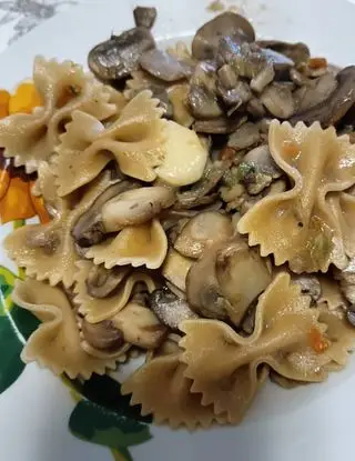 Ricetta Farfalle con funghi di elvira.gengaro