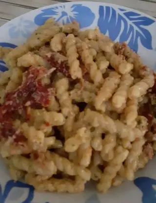 Ricetta Pasta al pesto di pomodorini secchi e noci di elvira.gengaro