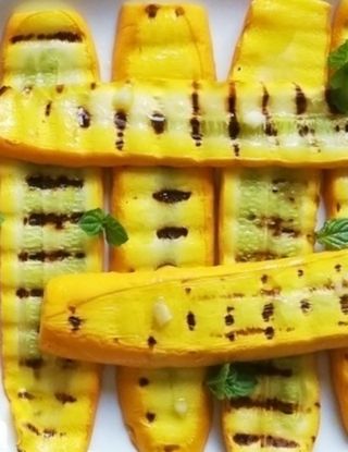 Casa Di Anna - La Raccolta Delle Zucchine Gialle Biologiche E Dei Gialli Fiori Delle Zucchine E - Foto 4