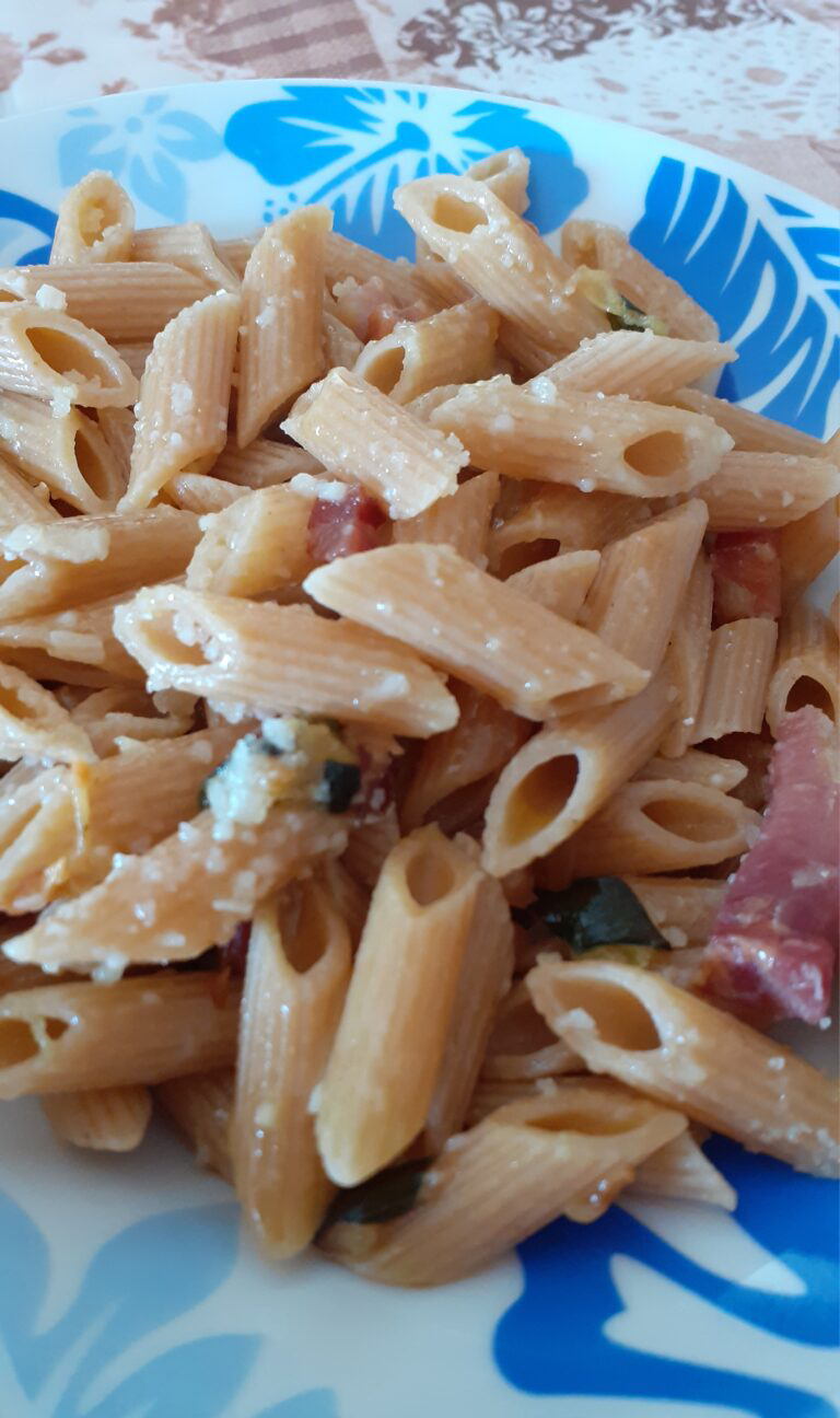 Penne zucchine e pancetta