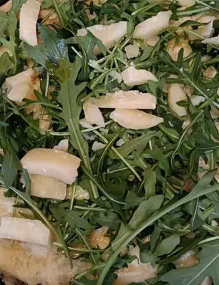 Ricetta Pizza rucola e scaglie di parmigiano di elvira.gengaro