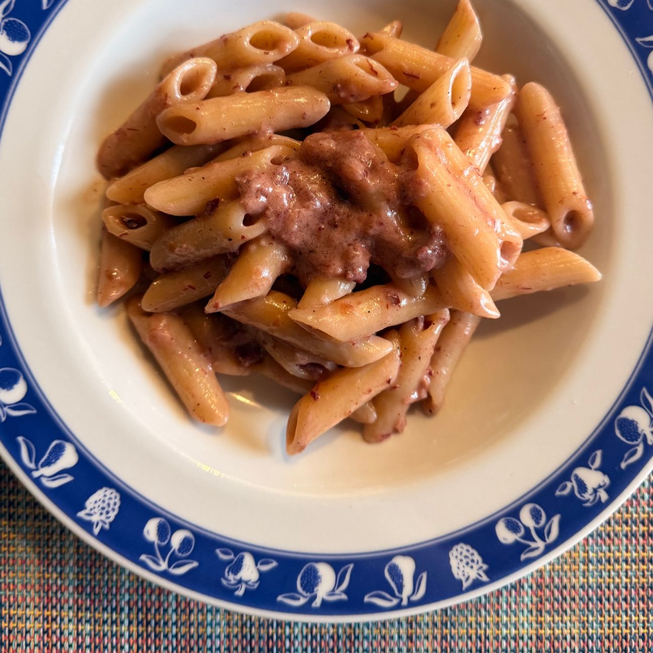 Pasta al pesto radicchio e speck