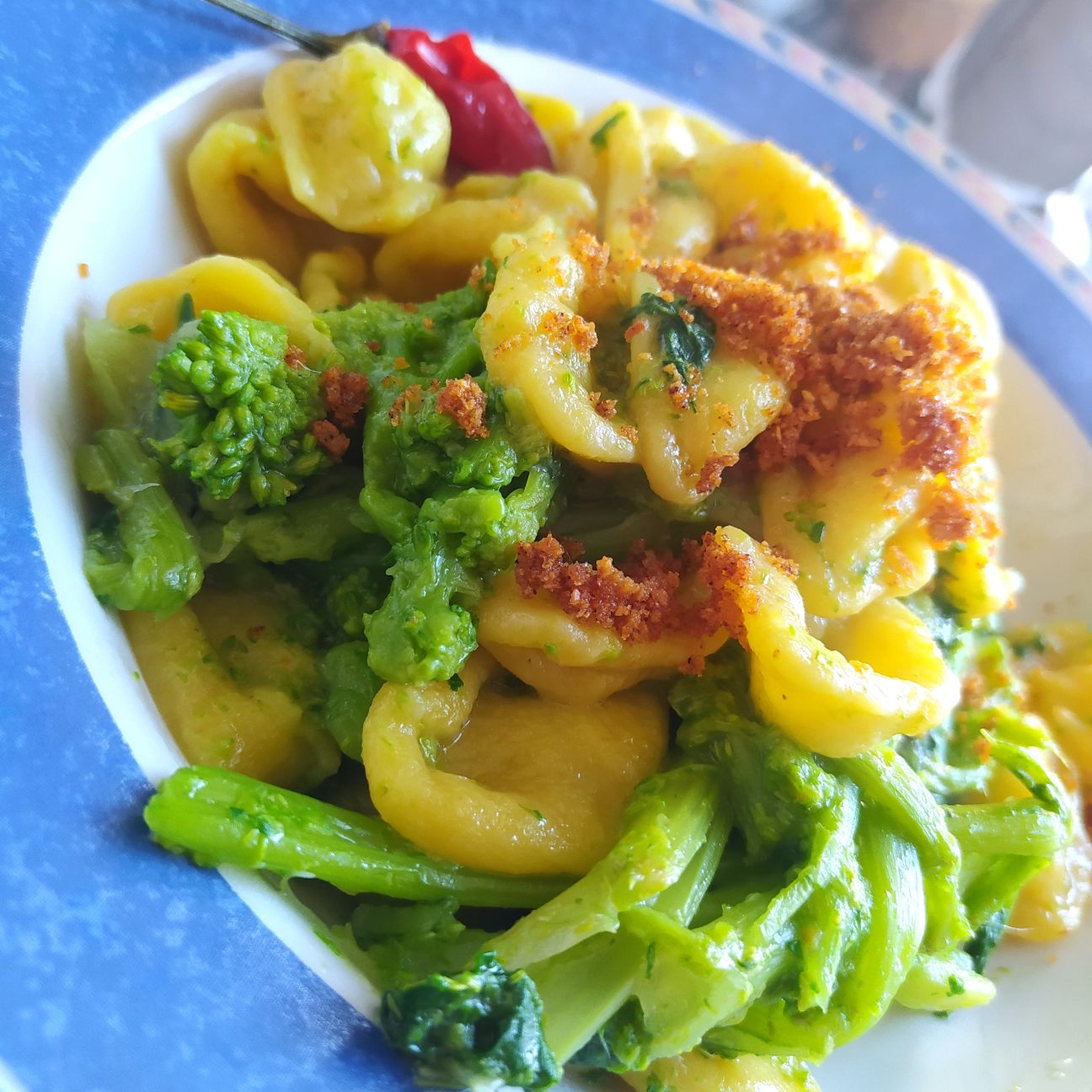 ORECCHIETTE ALLO ZAFFERANO CON CIME DI RAPE