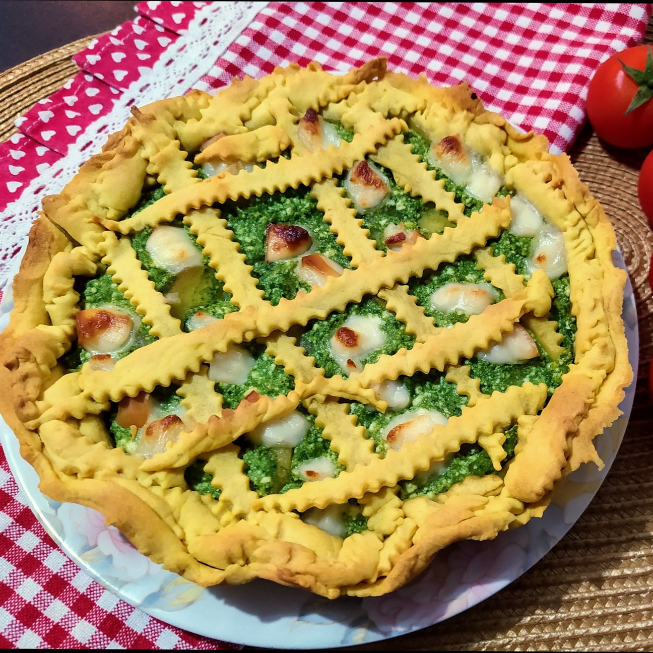 TORTA SALATA ALLA CURCUMA CON CIME DI RAPE E PATATE