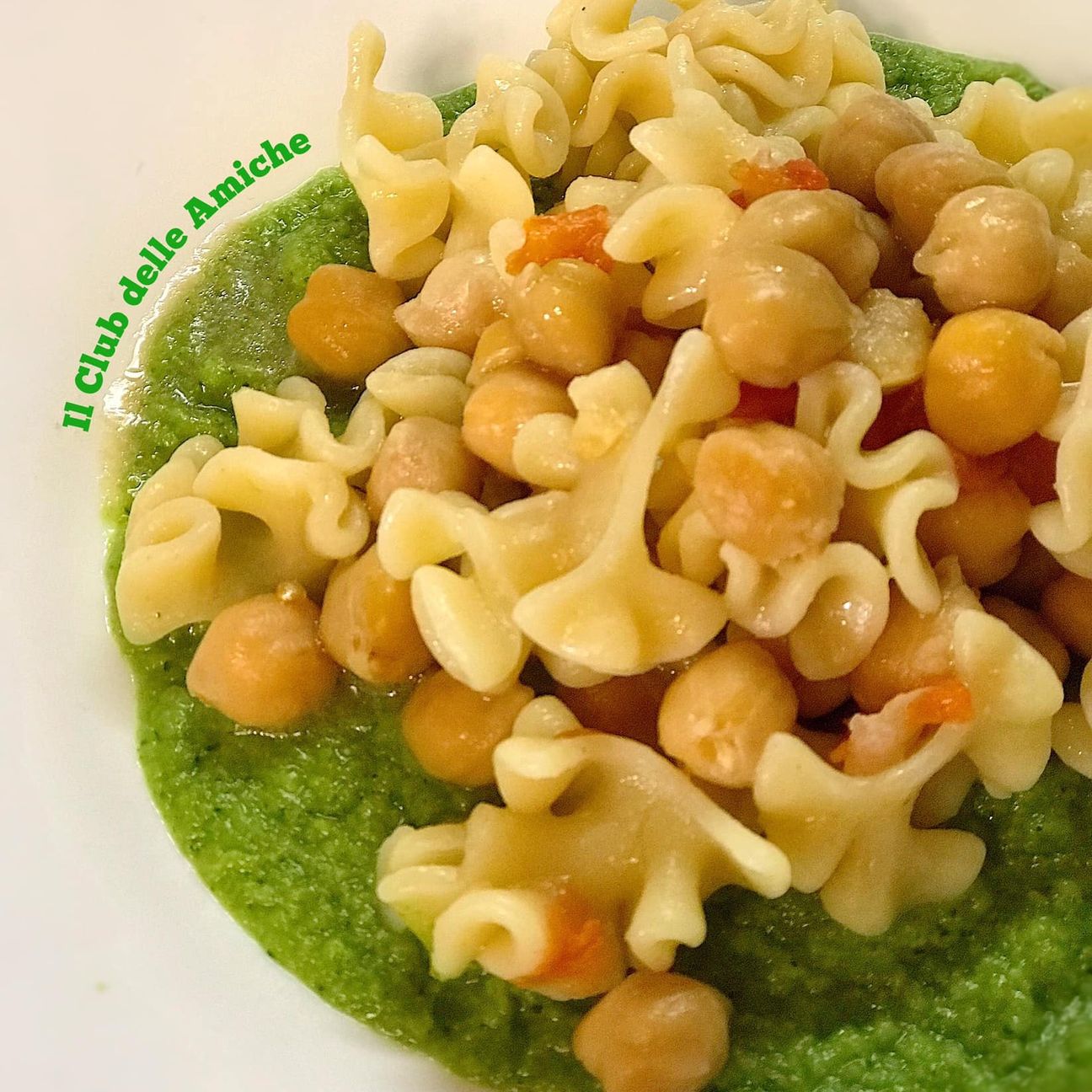 Pantacce con ceci su crema light di broccoli