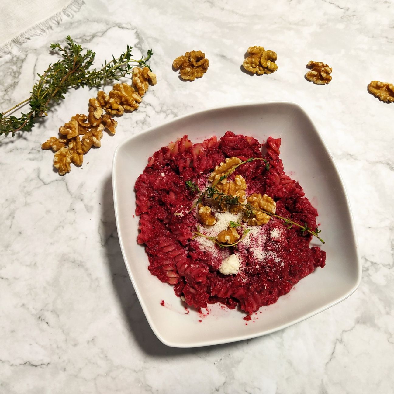 Pasta con pesto di barbabietola