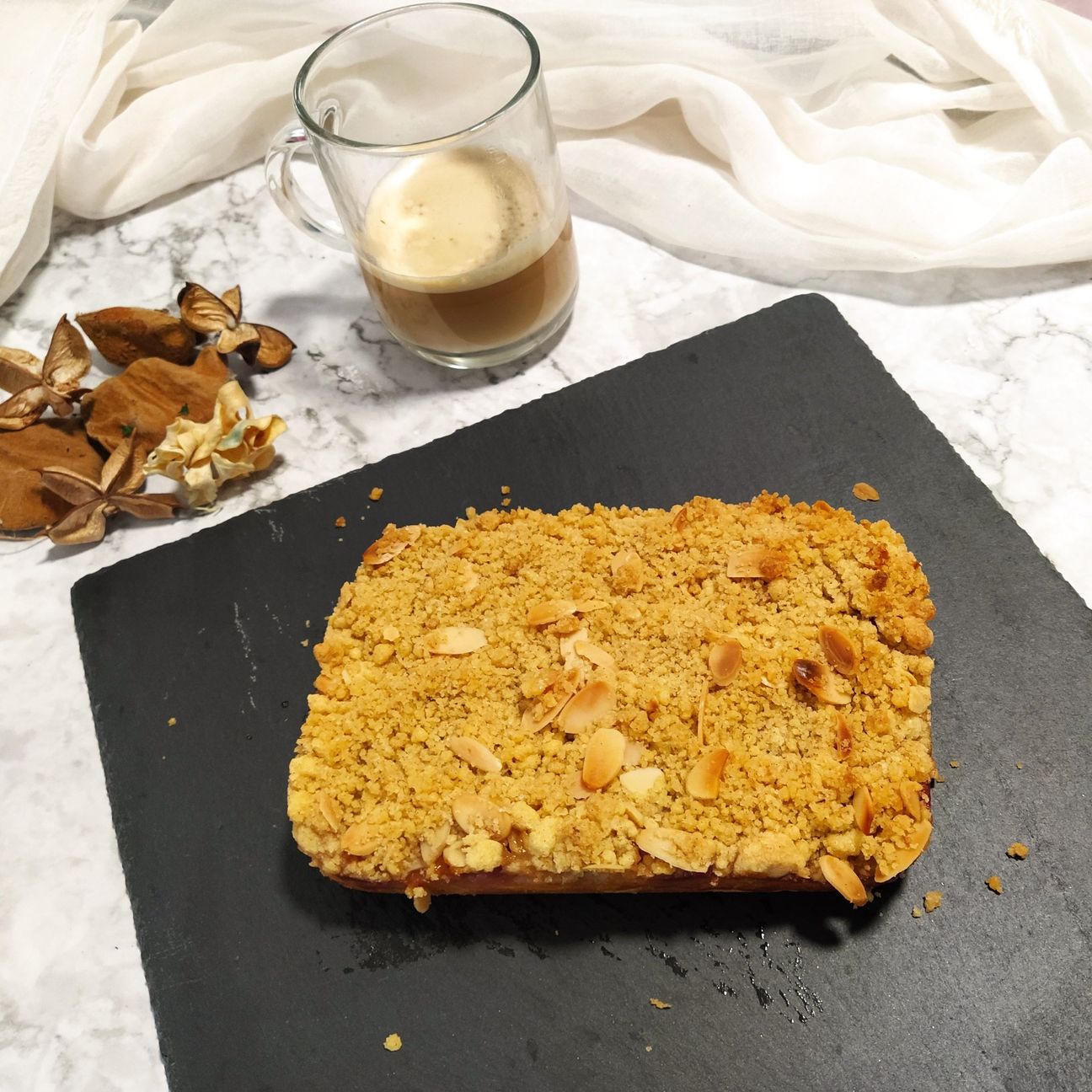 Crumble alle banane e mandorle