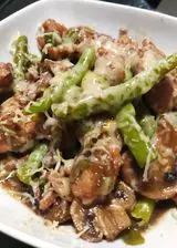 Ricetta Pollo al vino rosso con funghi e fagiolini