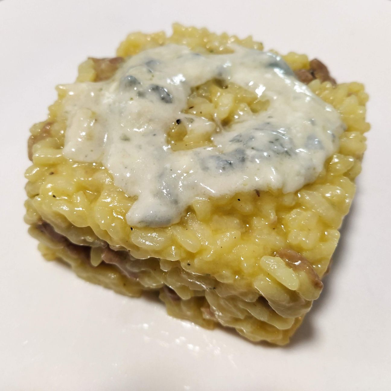Risotto con salsiccia, zafferano e zola