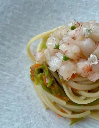 Ricetta linguine al burro, gin, fiori di zucca e tartare di gamberi di notbadfood.alessandroosnaghi