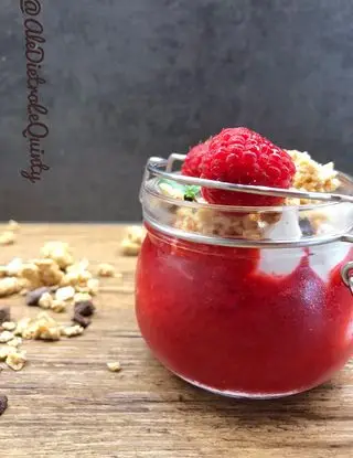Ricetta Bicchierini di yogurt e lamponi di aledietrolequinty