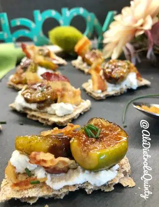 Ricetta Bruschette con fichi caramellati, bacon e peperoncino di aledietrolequinty