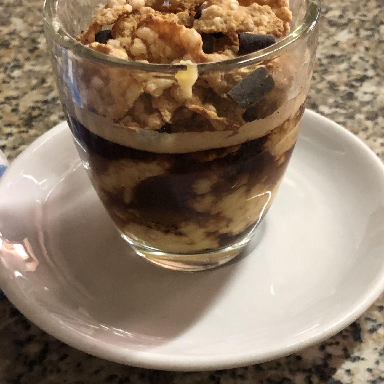 Tazzina di caffè alla crema pasticciera e cereali
