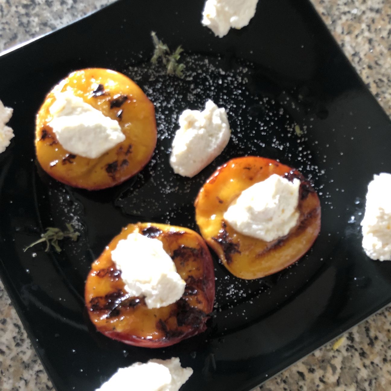 Pesche grigliate alla ricotta
