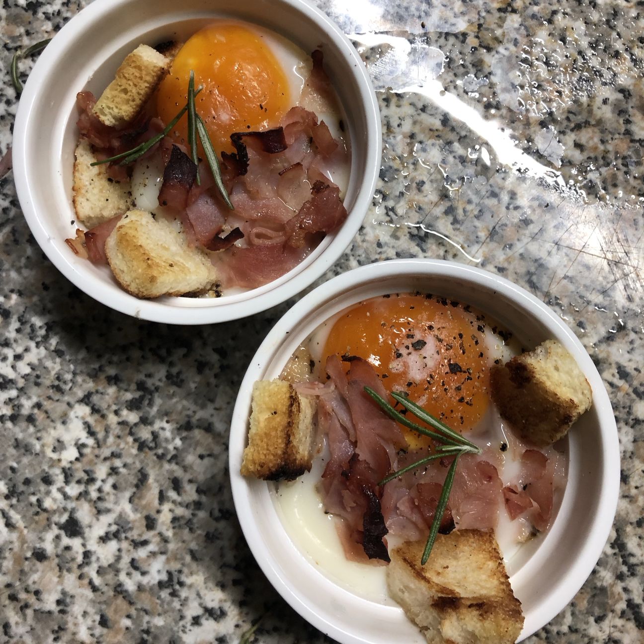 Uova in cocotte al prosciutto