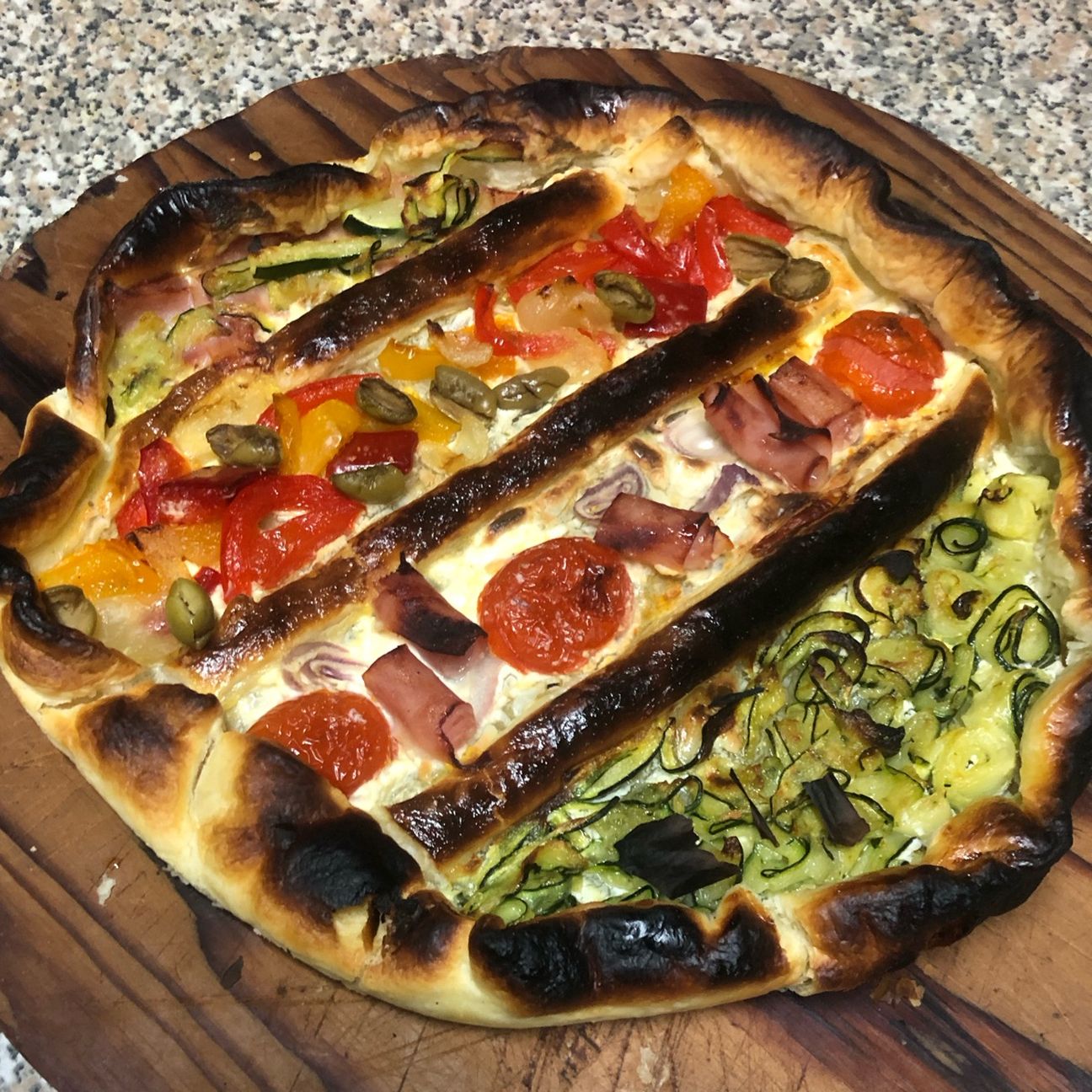 Torta salata arlecchino cotta nel forno a legna