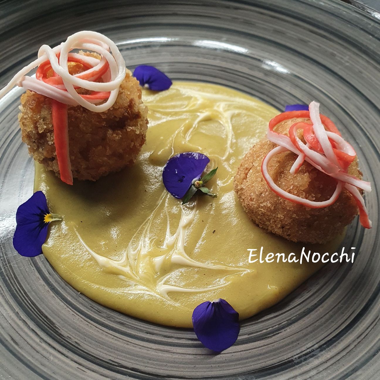Polpette deliziose ai surimi su crema al curry