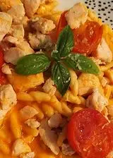 Ricetta Trofie con crema di pomodori e salmone