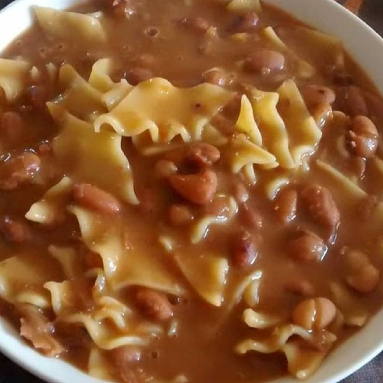 Minestra di fagioli borlotti, in pentola a pressione.